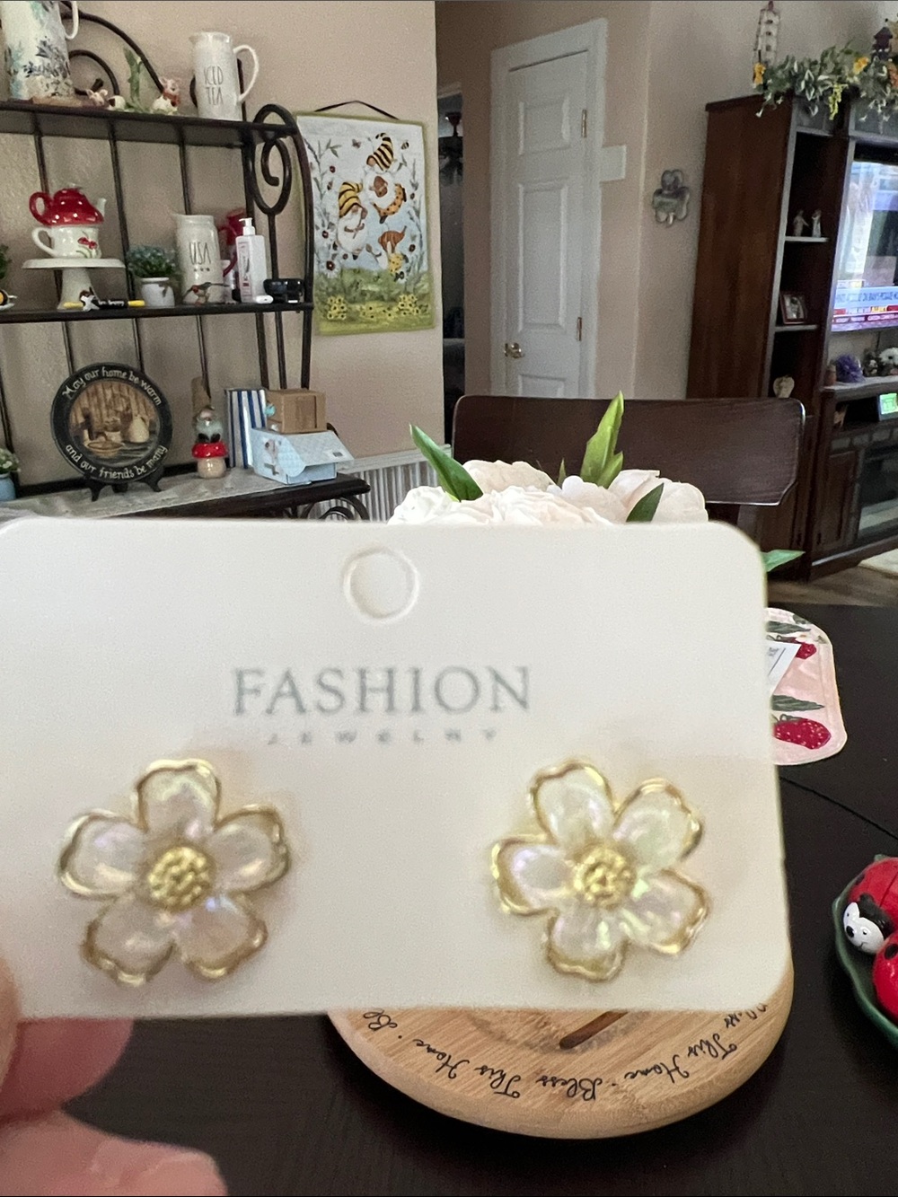 New Jewelry White/Gold Floral Stud Earrings